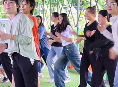 乐玩LEWIN新能源电动汽车充电桩员工工作风采展示