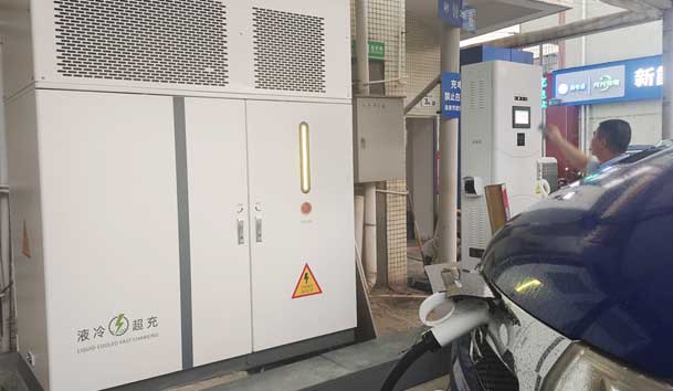 【重卡电动先锋】乐玩LEWIN300-400kW重卡充电桩：亮点与应用典范(图2)