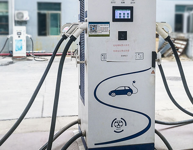 180KW/240KW双枪/四枪一体式直流充电桩(图2) 180KW/240KW双枪/四枪一体式直流充电桩(图2)